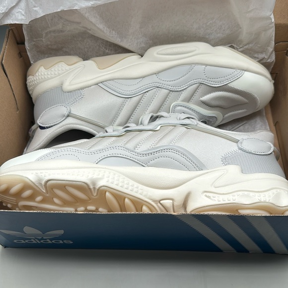 NWT! Adidas Ozweego Sneakers Men’s 11 Light Gray - Picture 11 of 12
